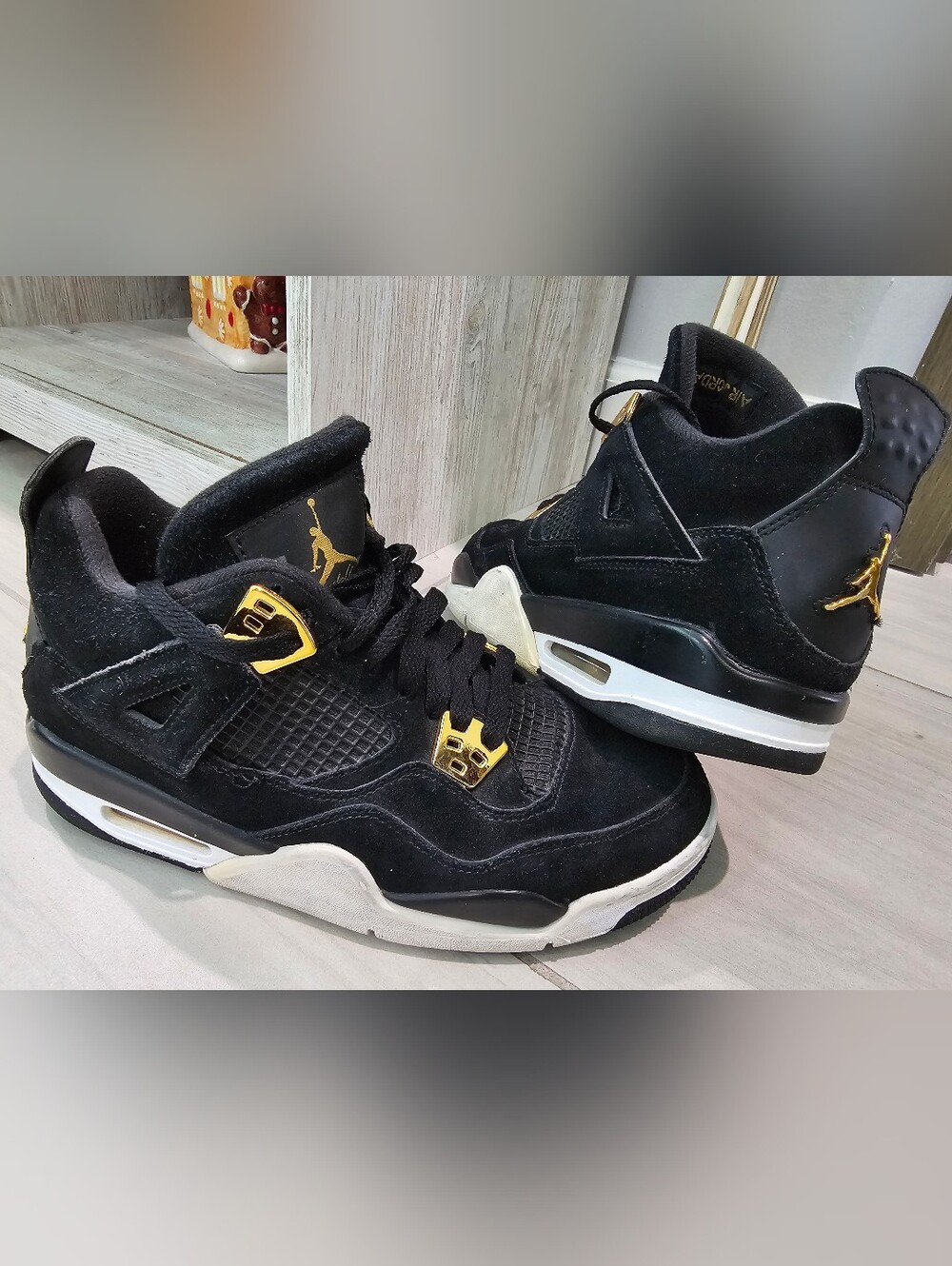 Nike Air Jordan 4 Retro Royalty Boys Black Gold High Sneakers Size 6Y